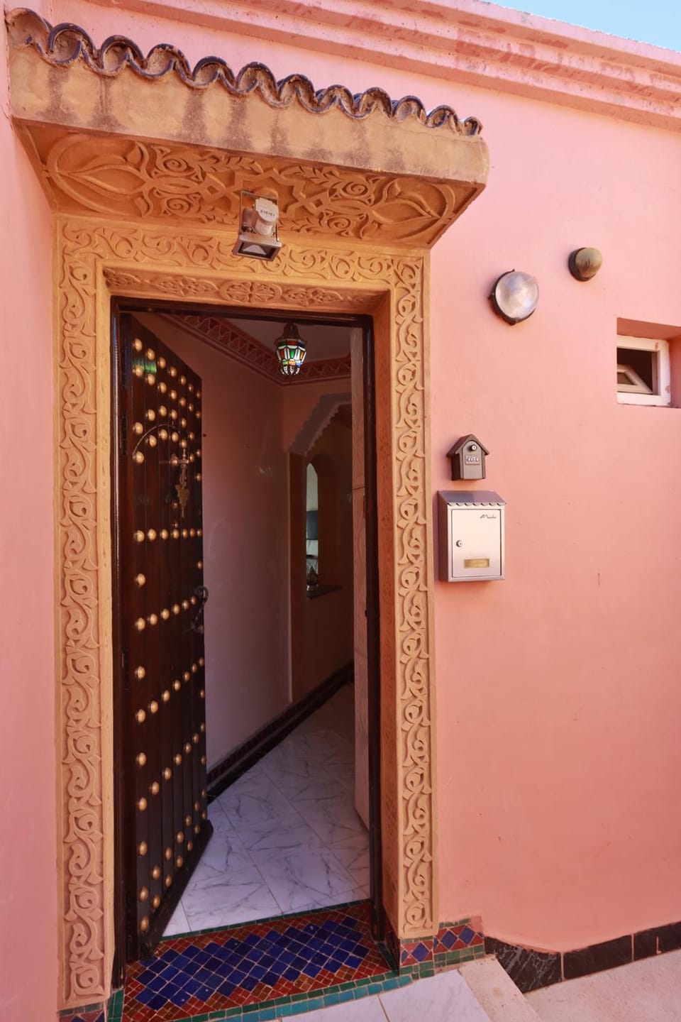 Facade/entrance
