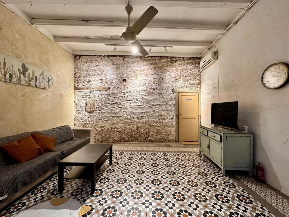 Living room, Seating area, air conditioner