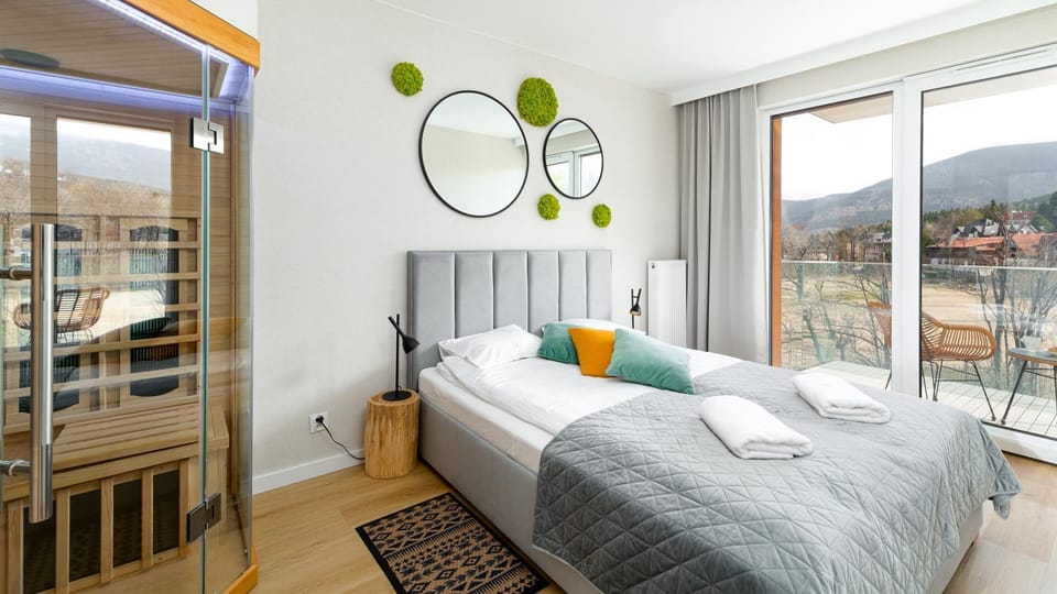 Bed, Natural landscape, View (from property/room), Balcony/Terrace, Photo of the whole room, Bedroom, Mountain view, towels