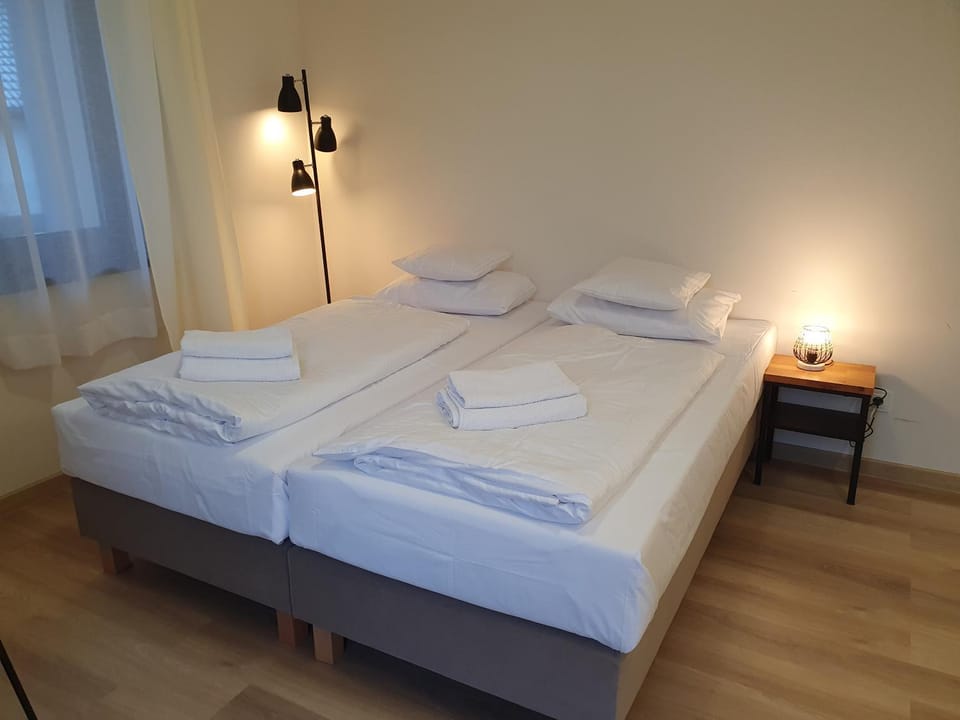 Bed, Photo of the whole room, Bedroom, towels