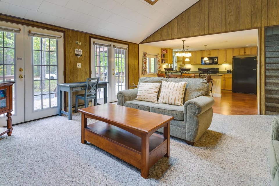 Fire Pit: Arrowhead Lake Vacation Rental! House in Coolbaugh Township