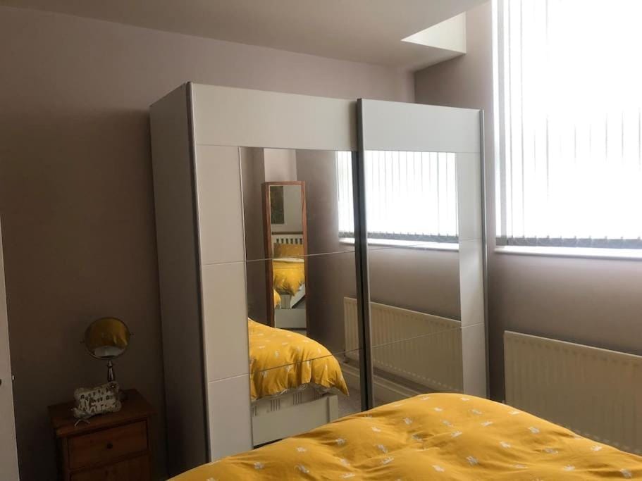 Flat in blue plaque building Apartment in London