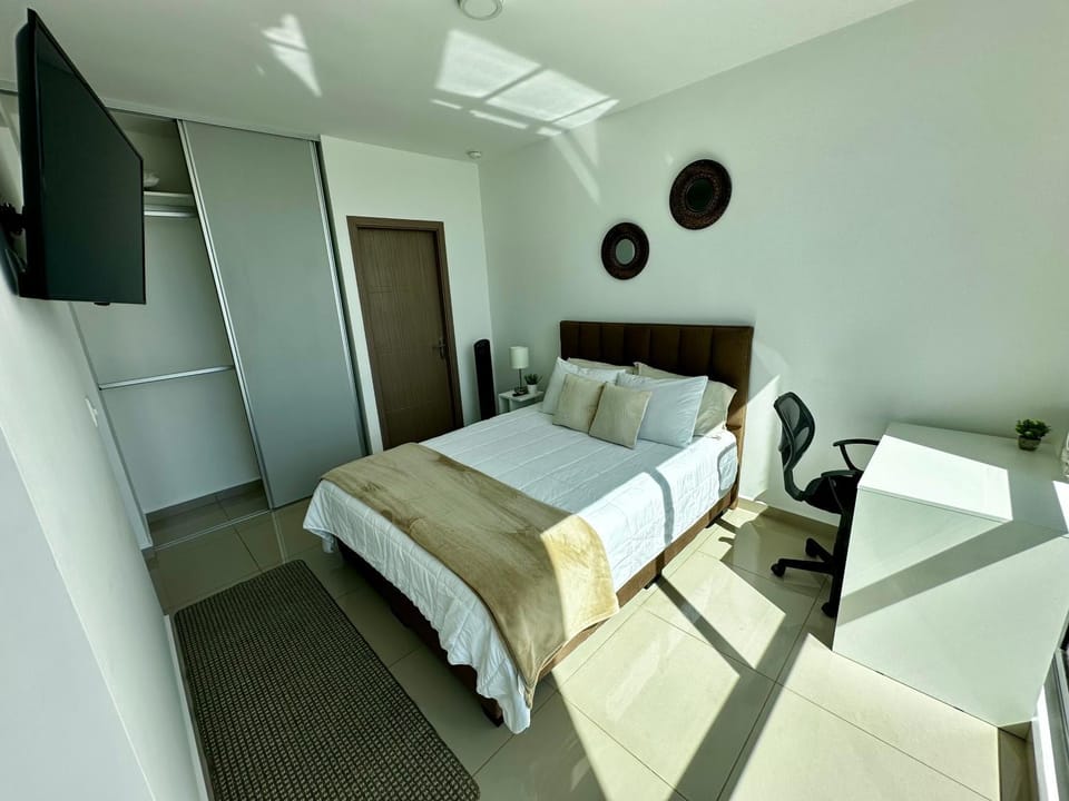 Bed, Photo of the whole room, Bedroom