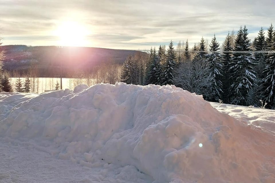Stuga Viggetjärn Nature & fireplace by the lake House in Sweden
