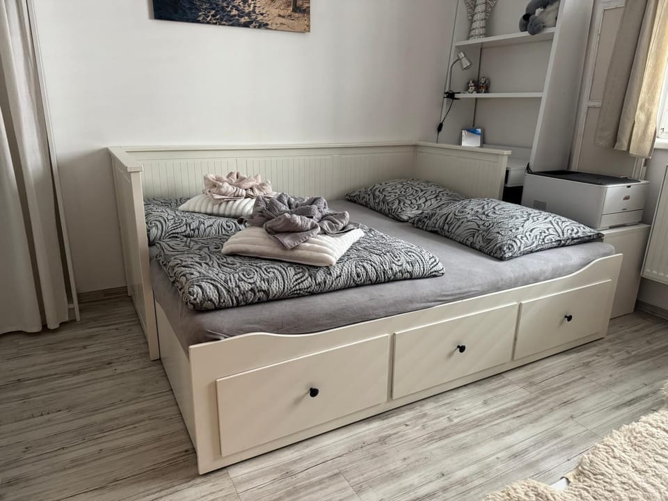 Photo of the whole room, Bedroom