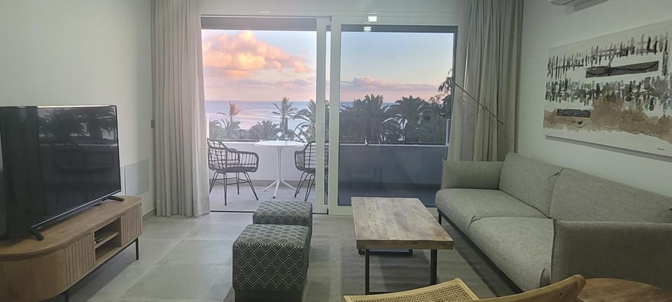 View (from property/room), Balcony/Terrace, Living room