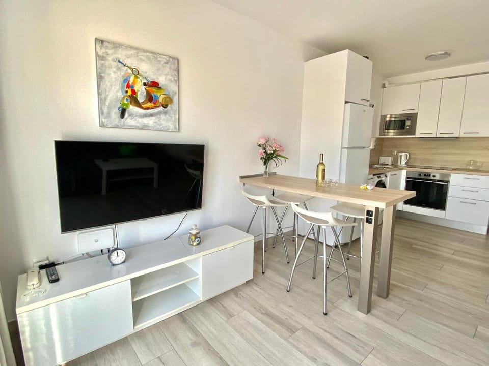TV and multimedia, Living room, Dining area, kitchen