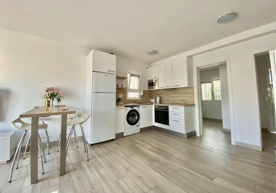 Living room, Seating area, Dining area, kitchen
