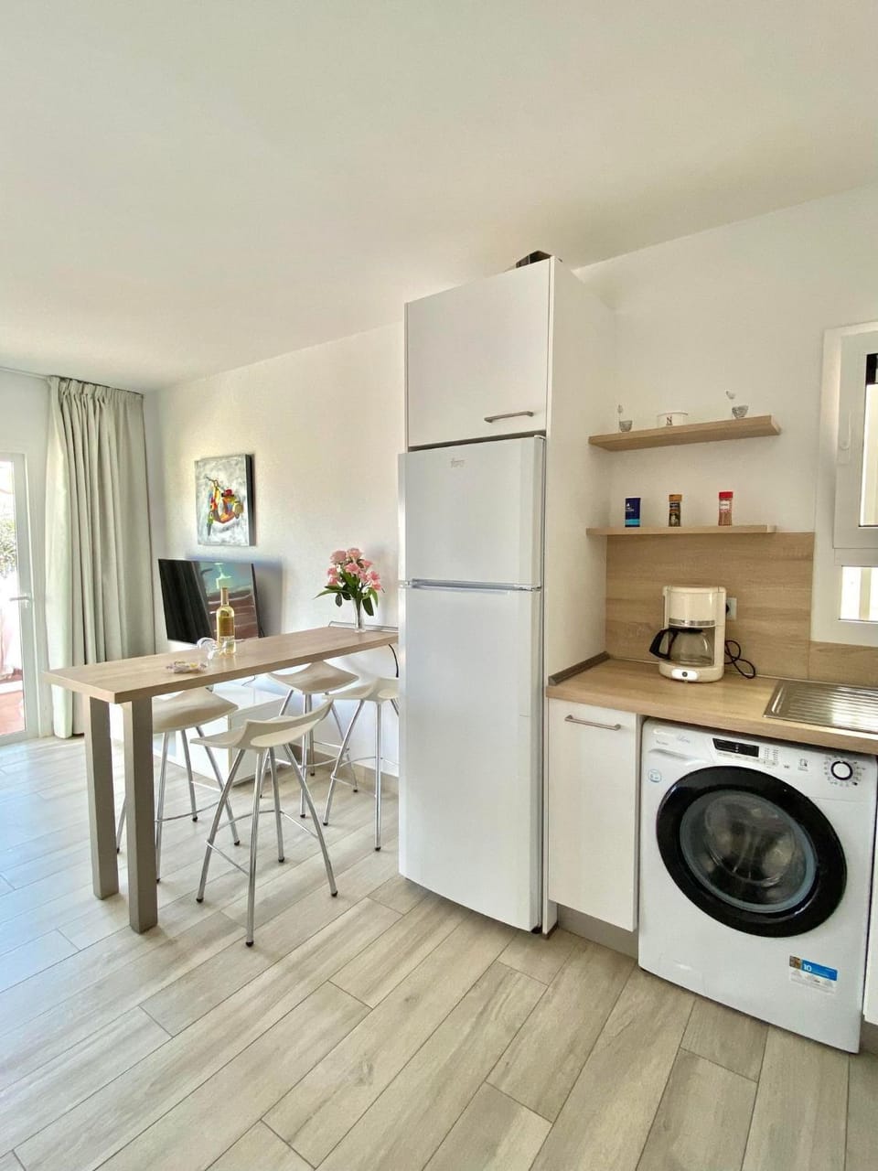 Living room, Dining area, Breakfast, washing machine