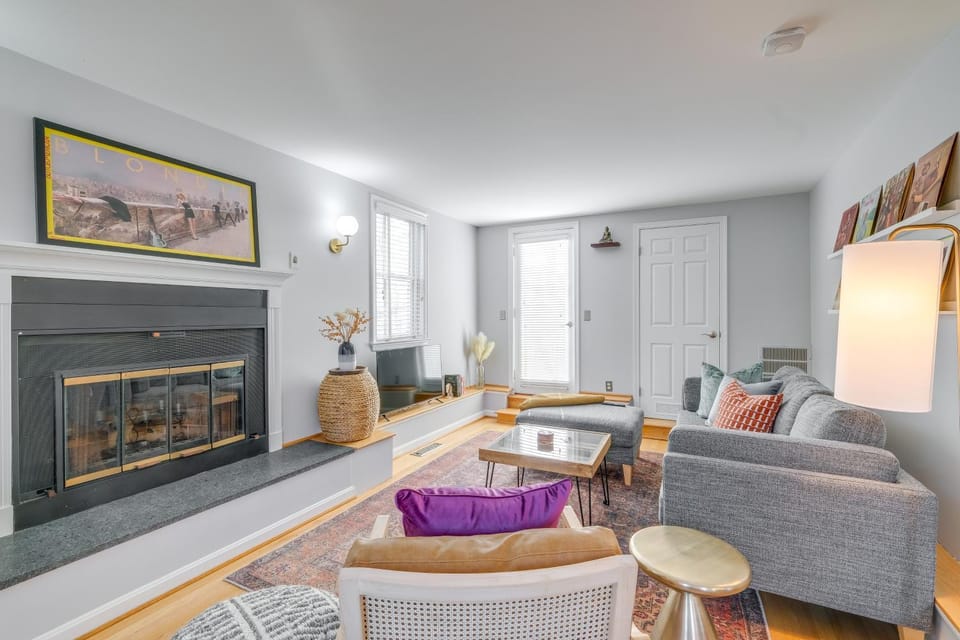 < 1 Mi to Waterfront: Old Town Alexandria Home! House in Alexandria