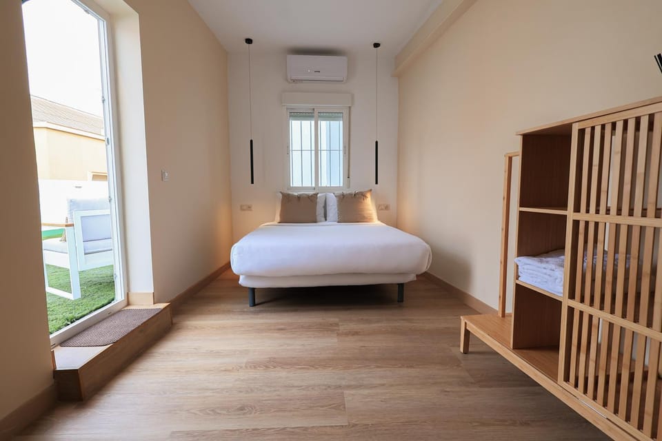 Bed, Photo of the whole room, Bedroom