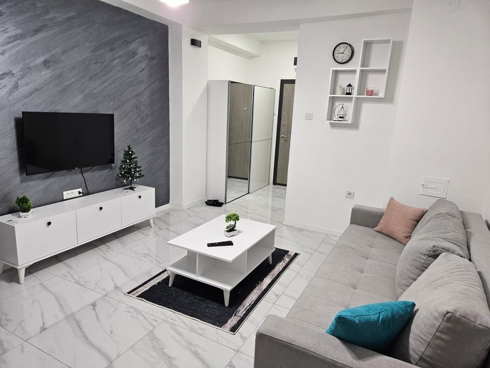 TV and multimedia, Living room, Seating area, Evening entertainment