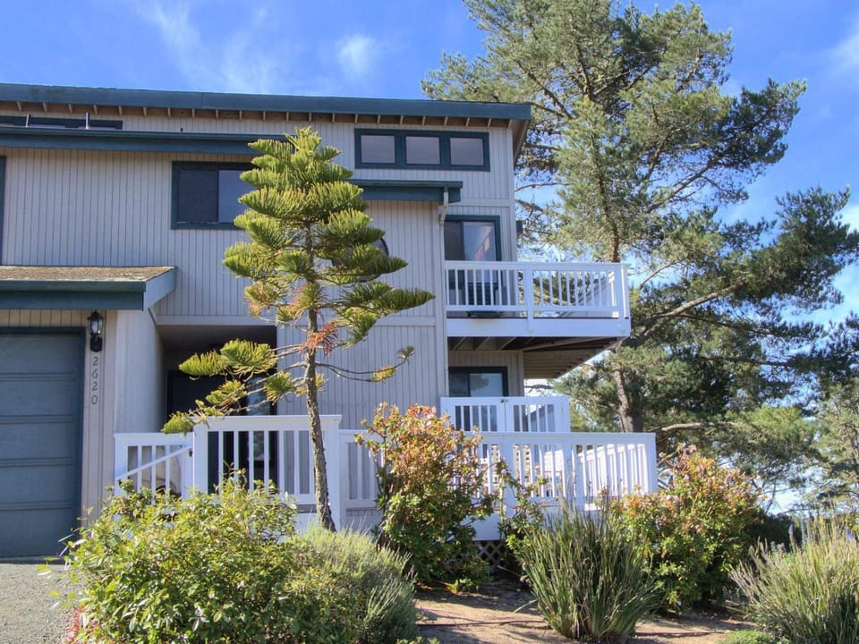 2620 Merlyn House in Cambria