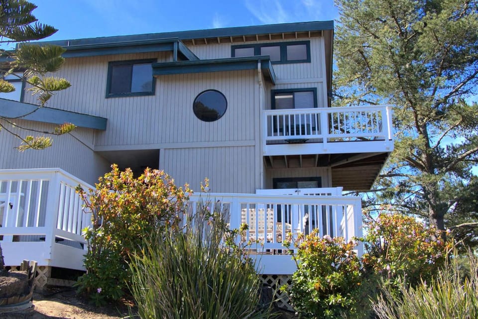 2620 Merlyn House in Cambria