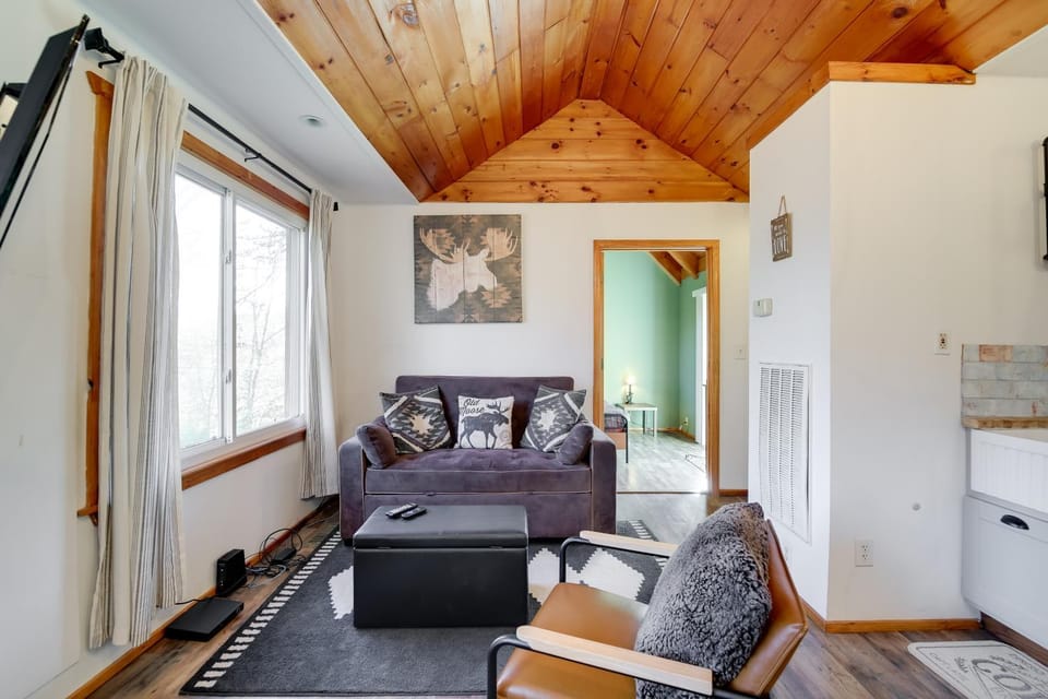 'Faith Cabin' in Cosby: Fire Pit + Covered Deck Cabin in Sevier County