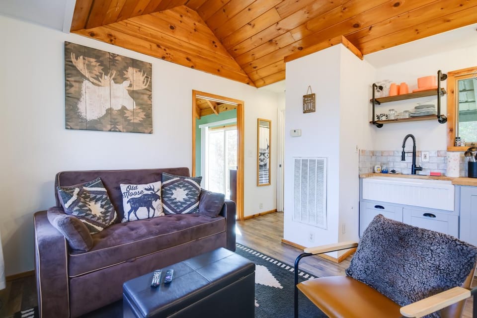 'Faith Cabin' in Cosby: Fire Pit + Covered Deck Cabin in Sevier County