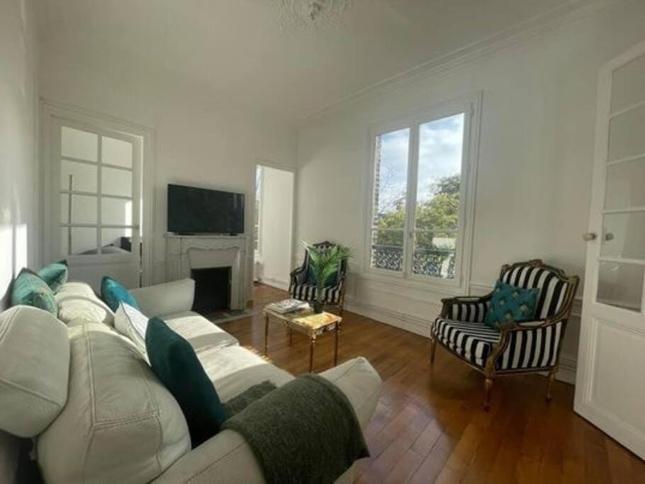 TV and multimedia, Living room, Seating area
