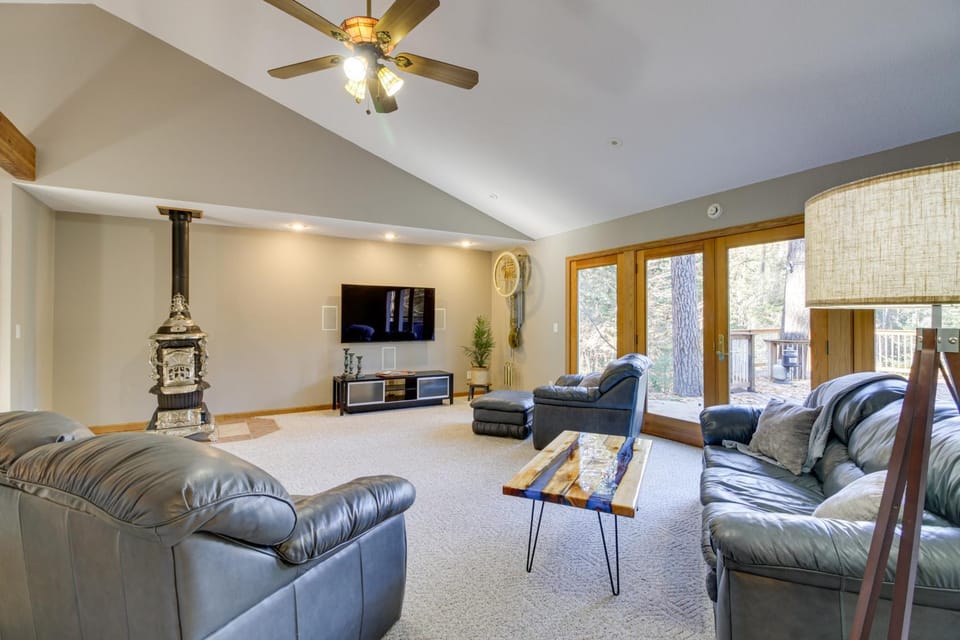 Peaceful Hibbing Getaway: Heated Floors, Fire Pit! House in Minnesota
