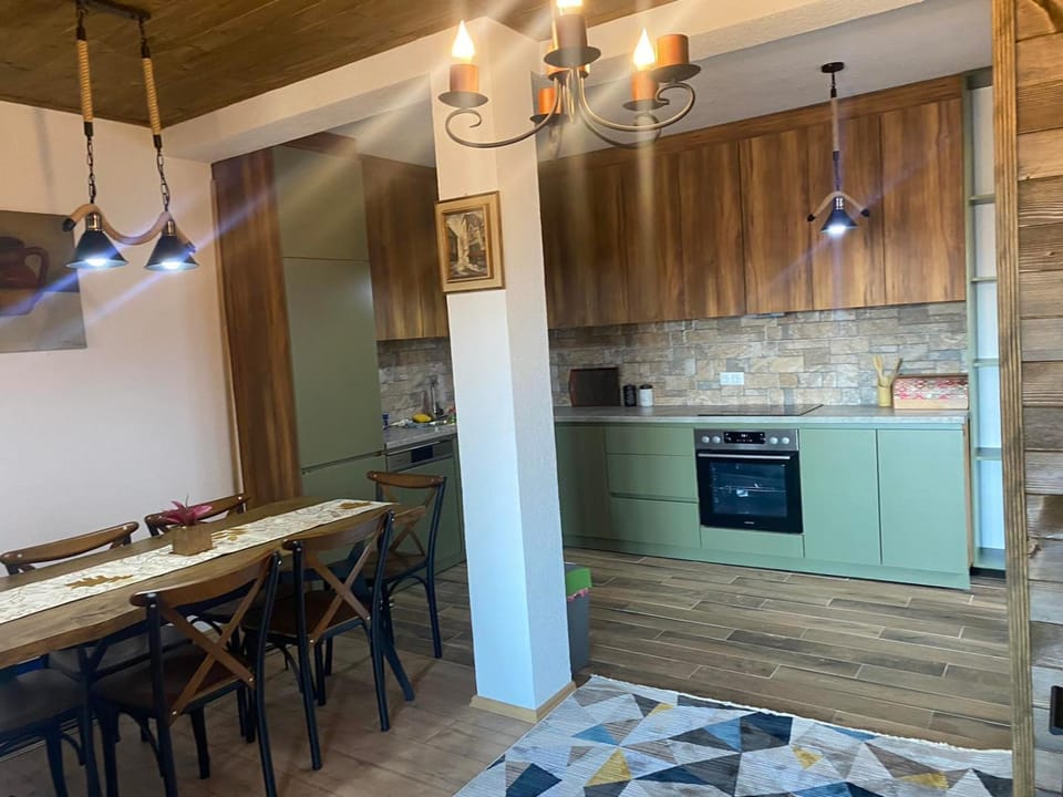 Kitchen or kitchenette, Dining area, dishwasher, pet friendly, stove