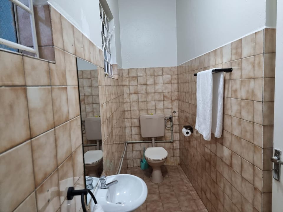 Toilet, Bathroom, towels