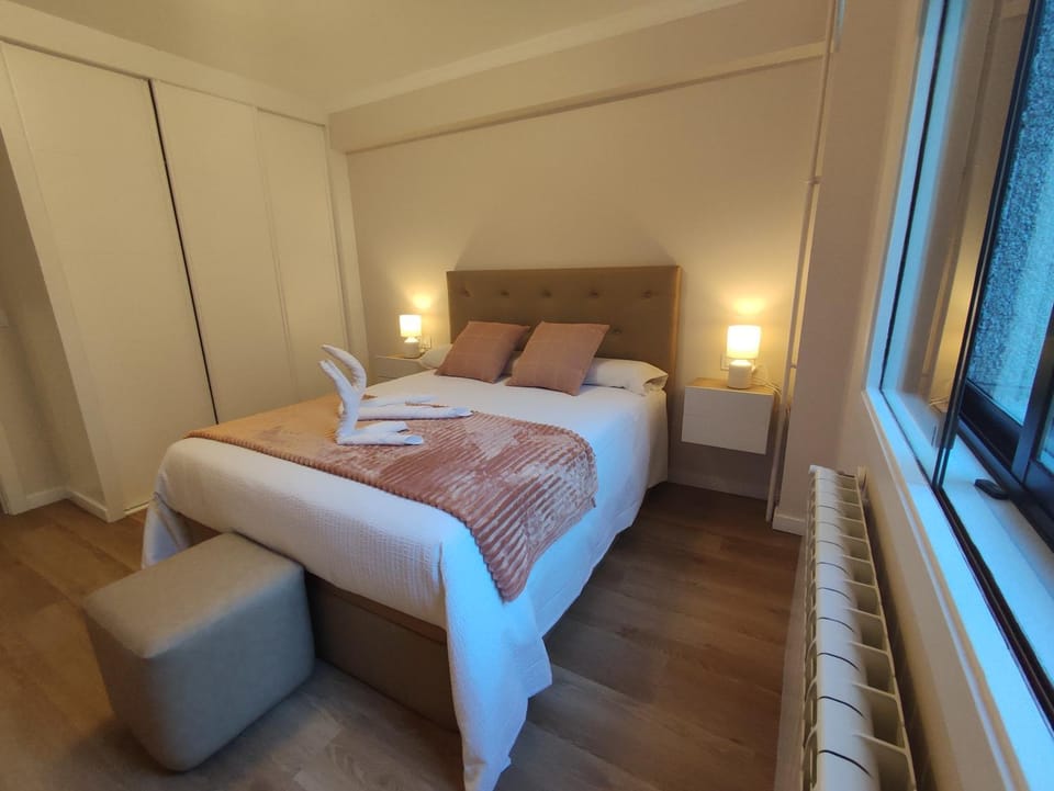 Bed, Photo of the whole room, Bedroom, internet