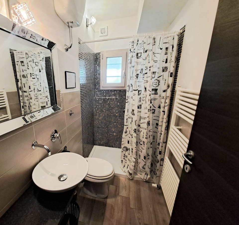Shower, Toilet, Bathroom