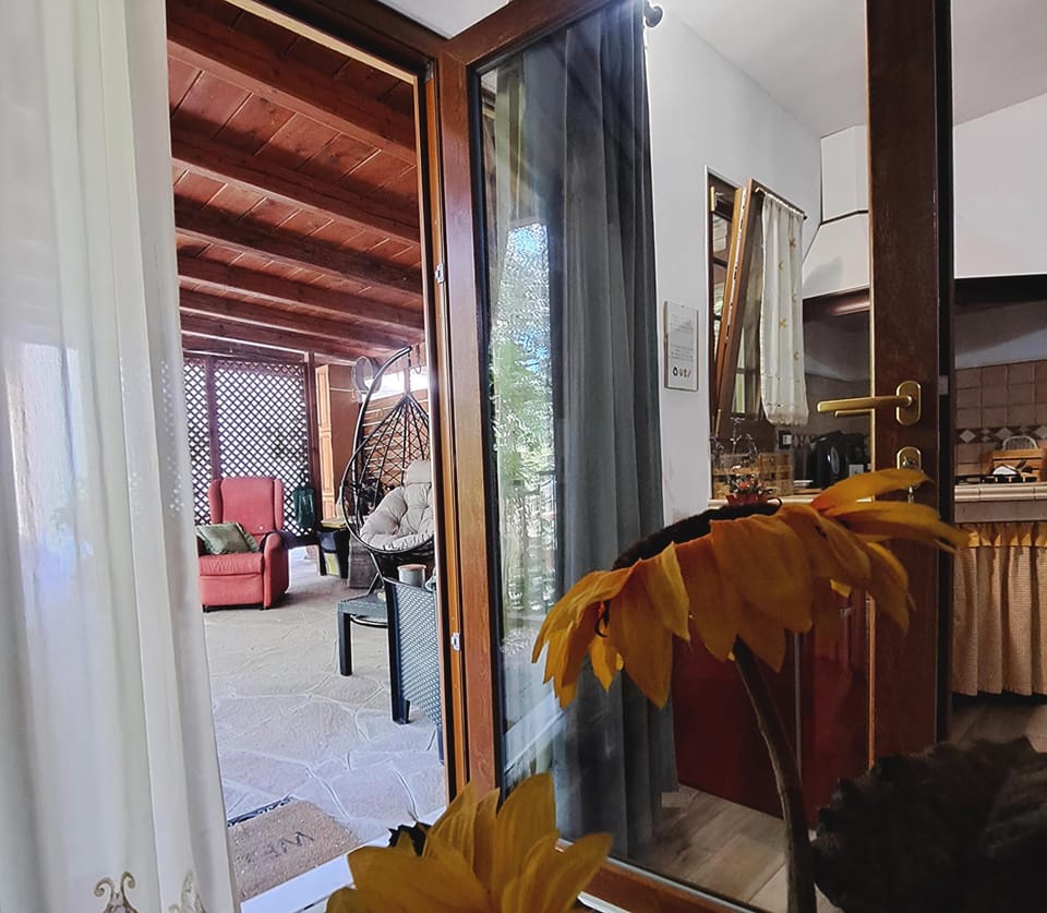 Patio, Living room