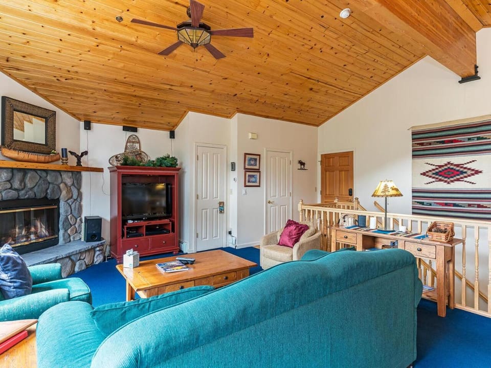 4 bedroom 3 5 bathrooms lake view condo House in Incline Village