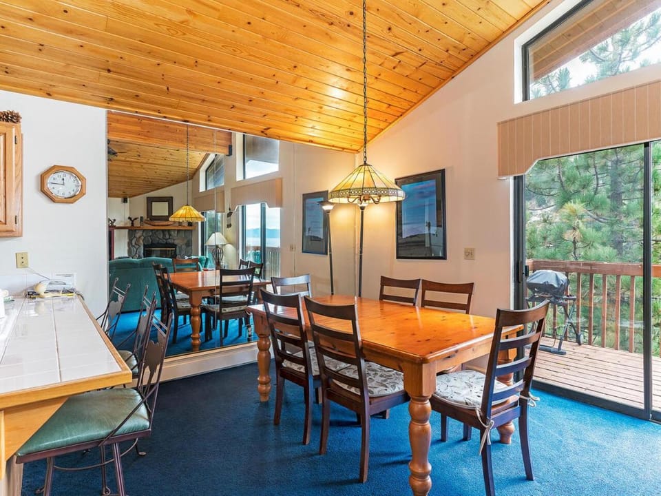 4 bedroom 3 5 bathrooms lake view condo House in Incline Village