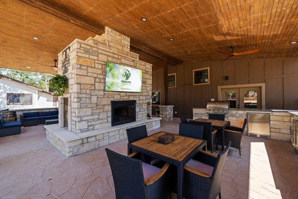 Patio, TV and multimedia