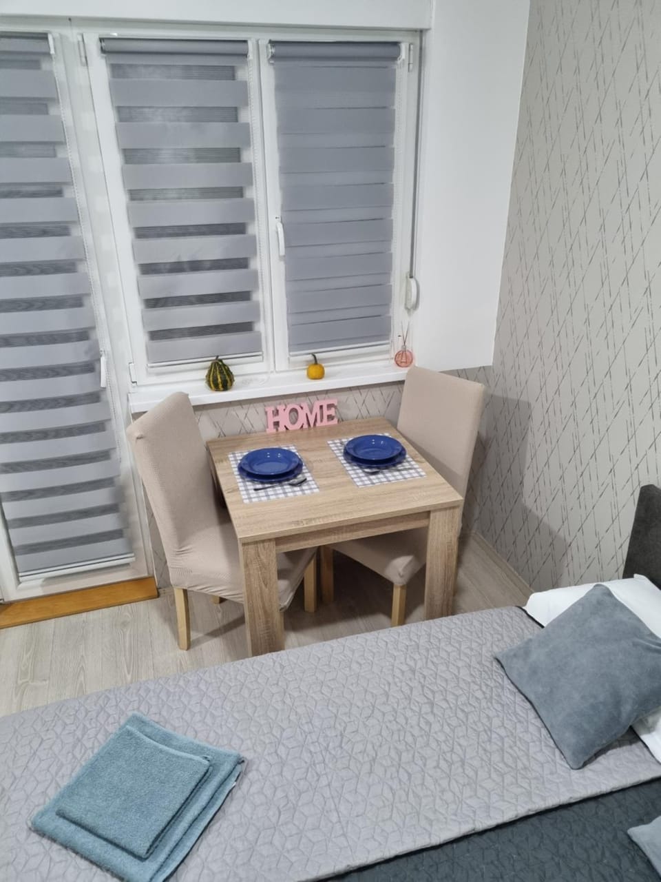 Seating area, Dining area