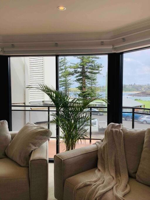 Natural landscape, View (from property/room), Balcony/Terrace, Living room, Seating area