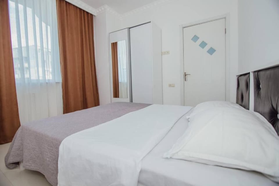 Beachfronts Cando with Balcony & Sunset Location Apartment in Batumi