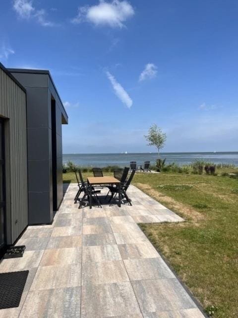 Enkhuizer Strand Chalet Seestern Erste Reihe Hausnr 230 House in Flevoland, Netherlands