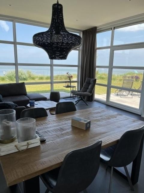 Enkhuizer Strand Chalet Seestern Erste Reihe Hausnr 230 House in Flevoland, Netherlands