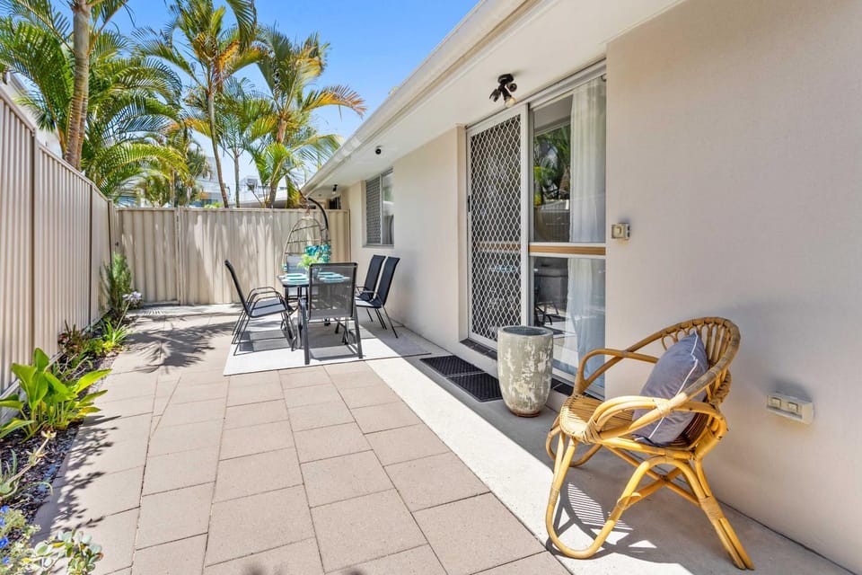 Patio, Dining area