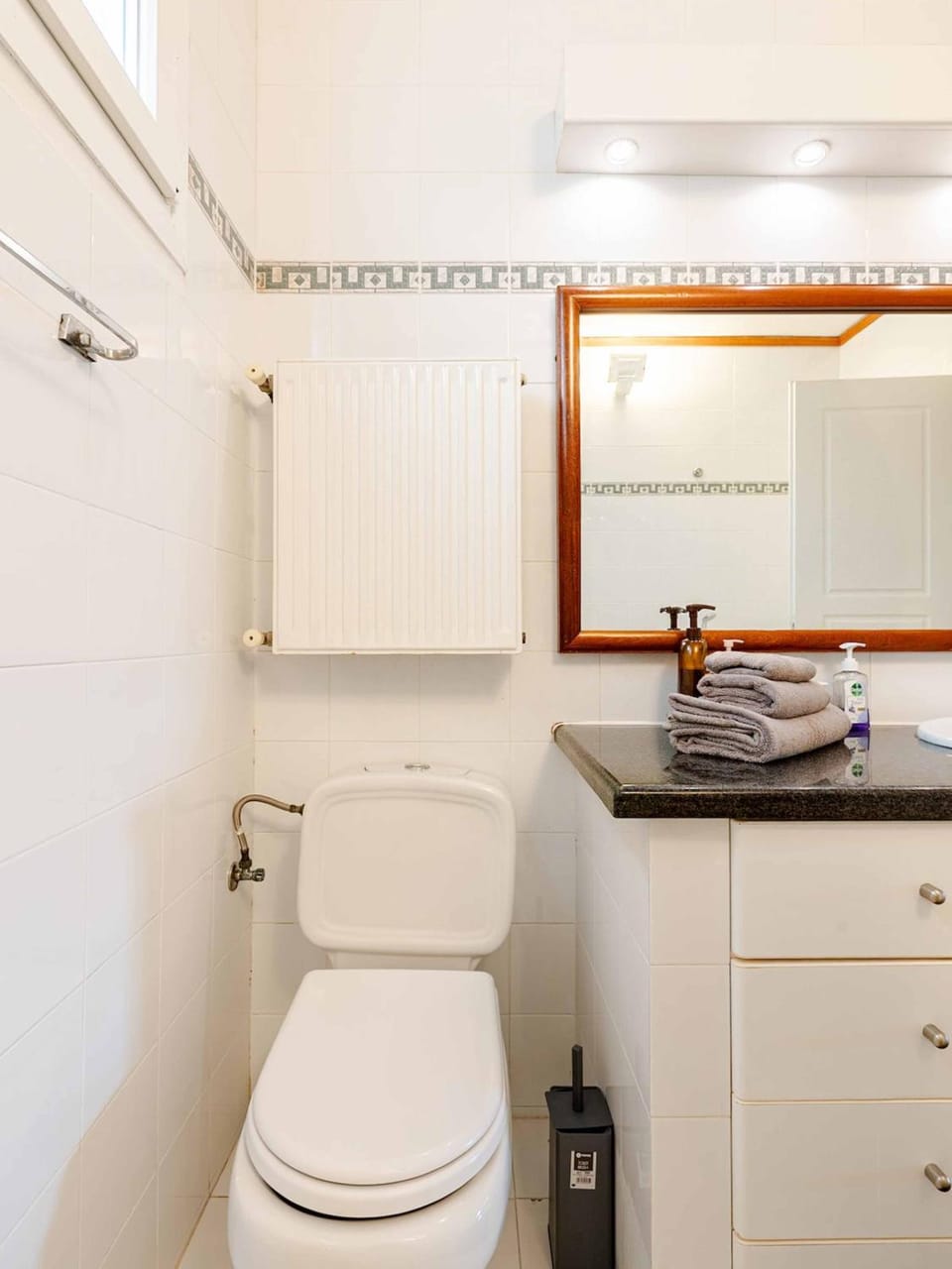 Toilet, Bathroom, towels