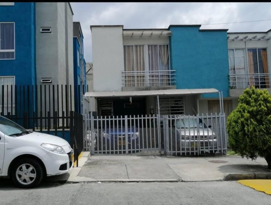 Off site, Day, Neighbourhood, Parking