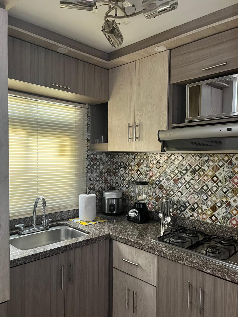 Kitchen or kitchenette, minibar, stove