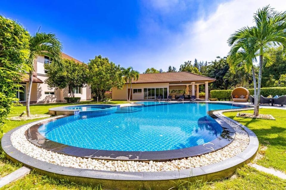Luxurious 6 Bedroom Mansion Close To Beach CAS Villa in Thailand