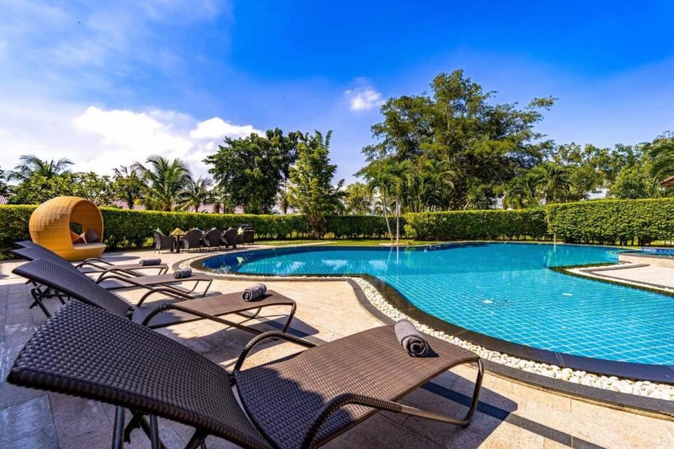 Luxurious 6 Bedroom Mansion Close To Beach CAS Villa in Thailand