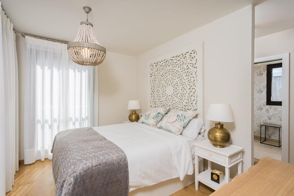 Bed, Bathroom, Photo of the whole room, Bedroom, internet, locker, towels, air conditioner