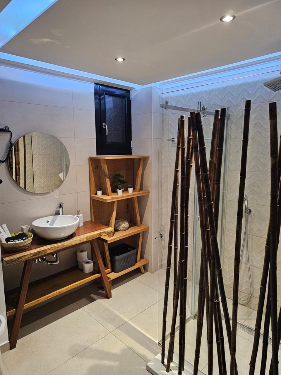 Shower, Bedroom