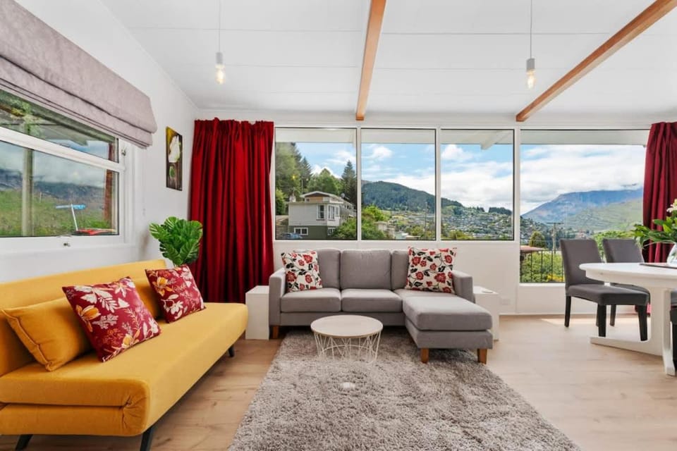 Glasgows Hillcrest Lodge Apartment in Queenstown