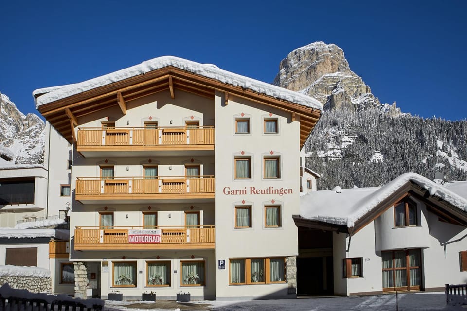 Property building, Restaurant/places to eat, Breakfast