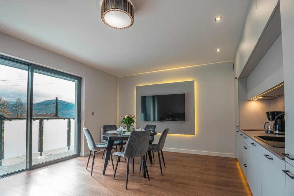 TV and multimedia, Kitchen or kitchenette, Dining area