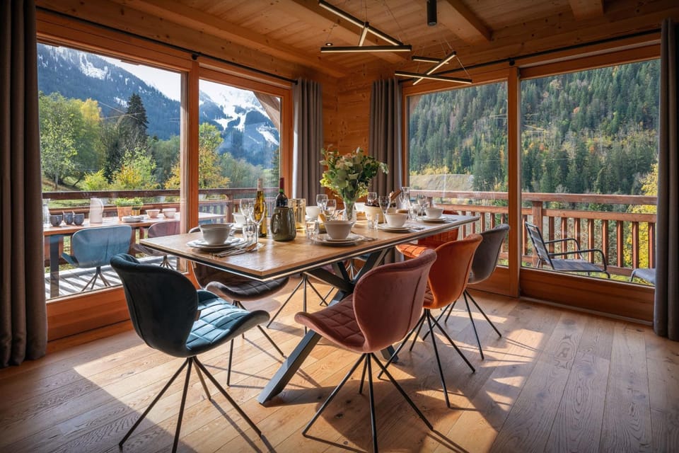 Balcony/Terrace, Living room, Dining area, Mountain view