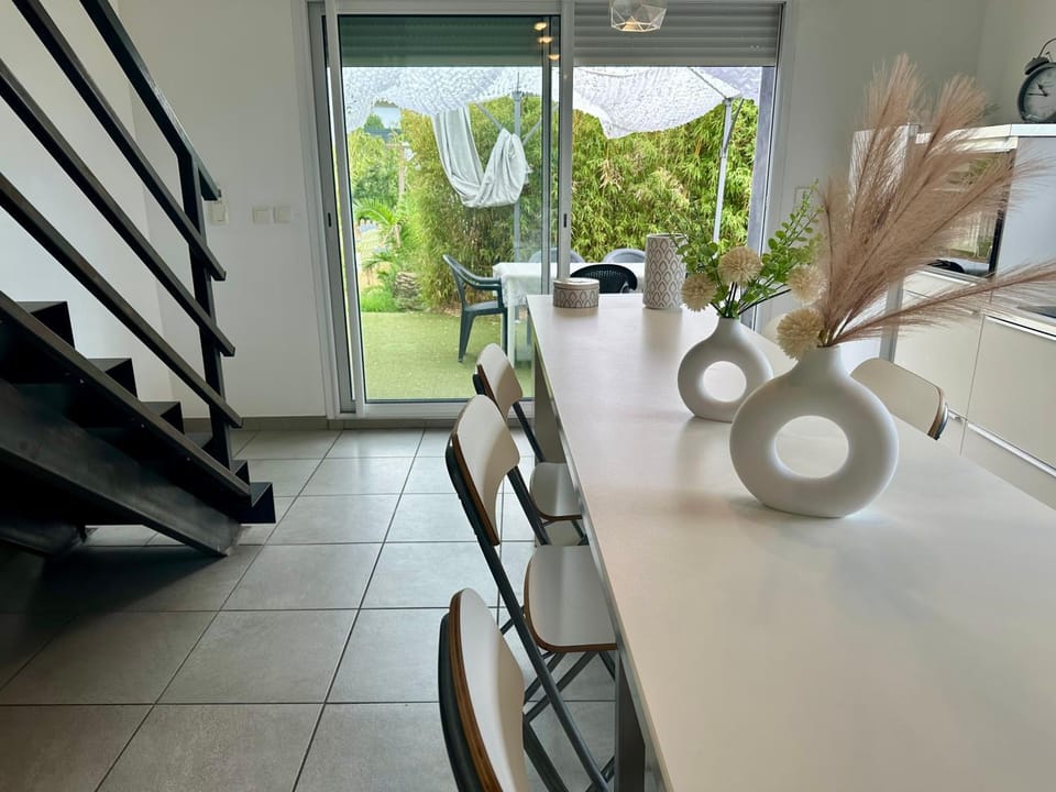 Seating area, Dining area