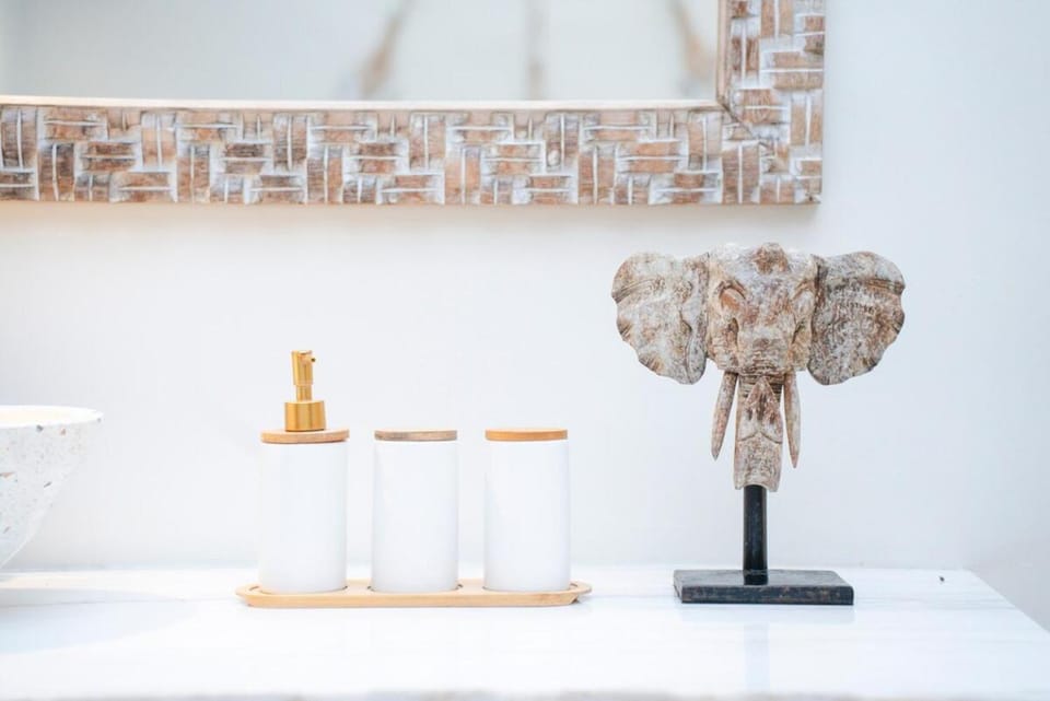 Bathroom, Decorative detail
