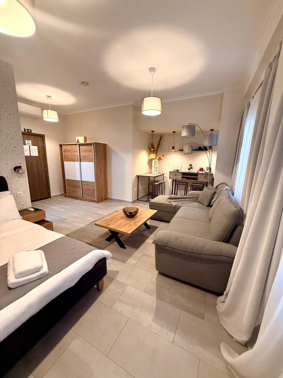 Bed, Kitchen or kitchenette, Living room, Photo of the whole room, Seating area, Dining area, Bedroom